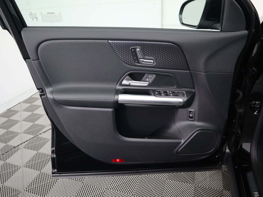 2025 Mercedes-Benz GLA 250 25
