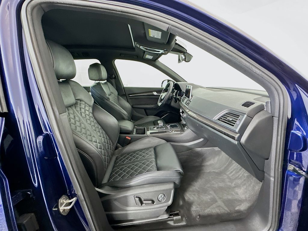 Thumbnail: 2020 Audi SQ5 - 30