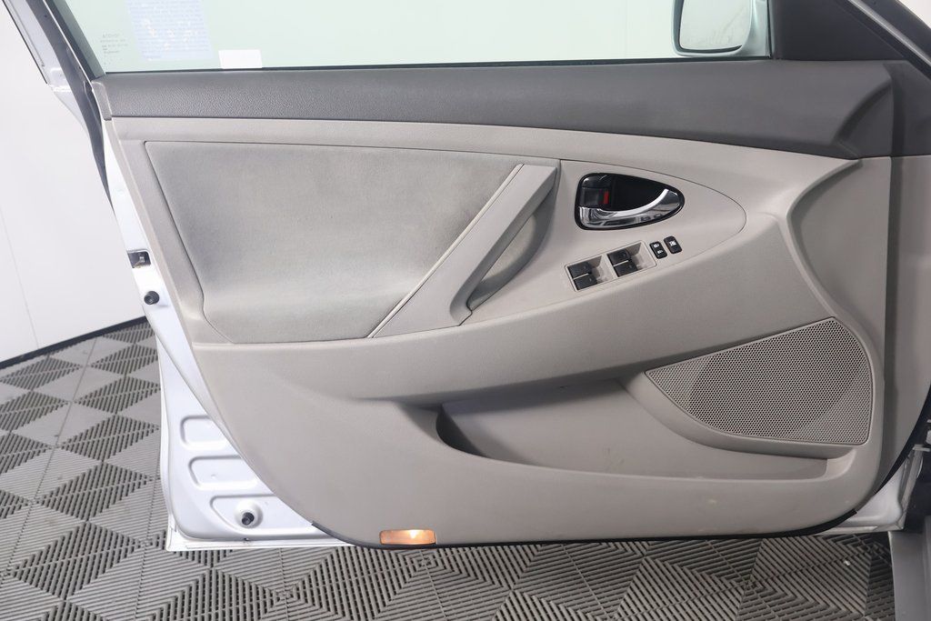 2011 Toyota Camry LE 12