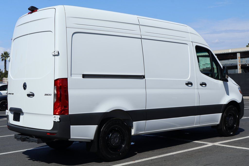 Thumbnail: 2025 Mercedes-Benz Sprinter - 2
