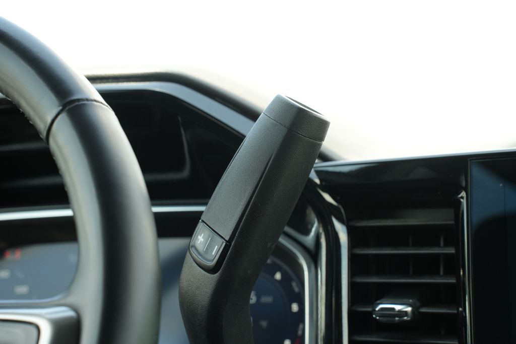 2025 Chevrolet Silverado 1500 LT - 11