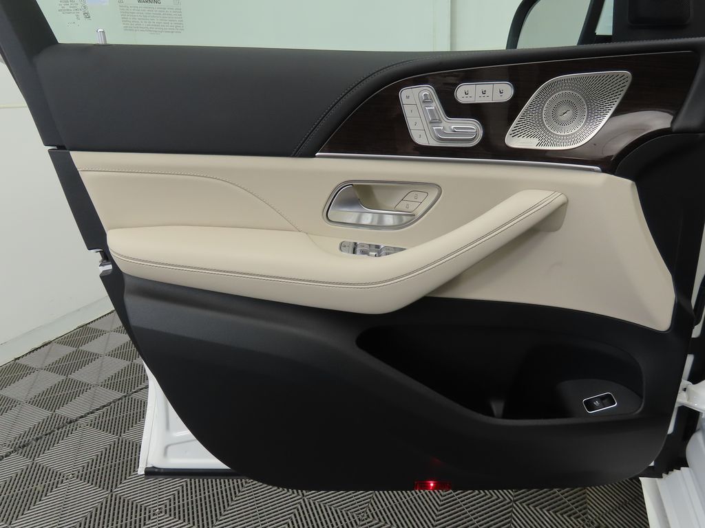 Thumbnail: 2026 Mercedes-Benz GLE - 24