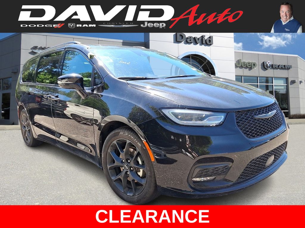 Diamond Black Crystal Pearlcoat 2025 Chrysler Pacifica Minivan Front-Wheel Drive 9-Speed Automatic