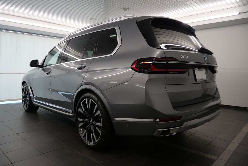 2025 BMW X7 xDrive40i 5