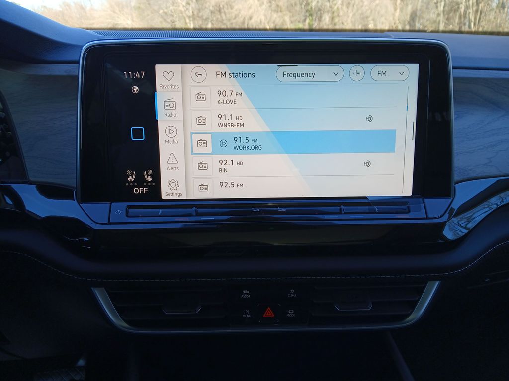 New 2026 White Volkswagen 2.0T SE w/Technology image 18