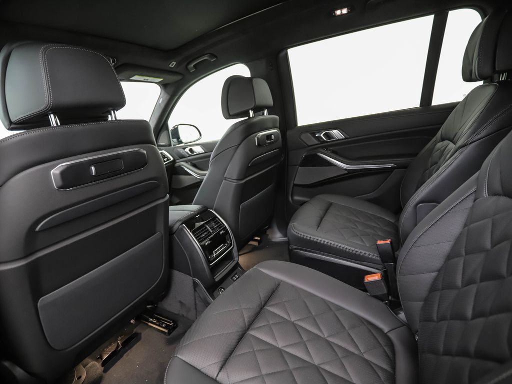 Thumbnail: 2027 BMW X7 - 21