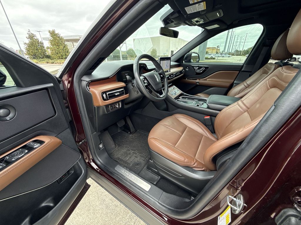 Thumbnail: 2022 Lincoln Aviator - 30
