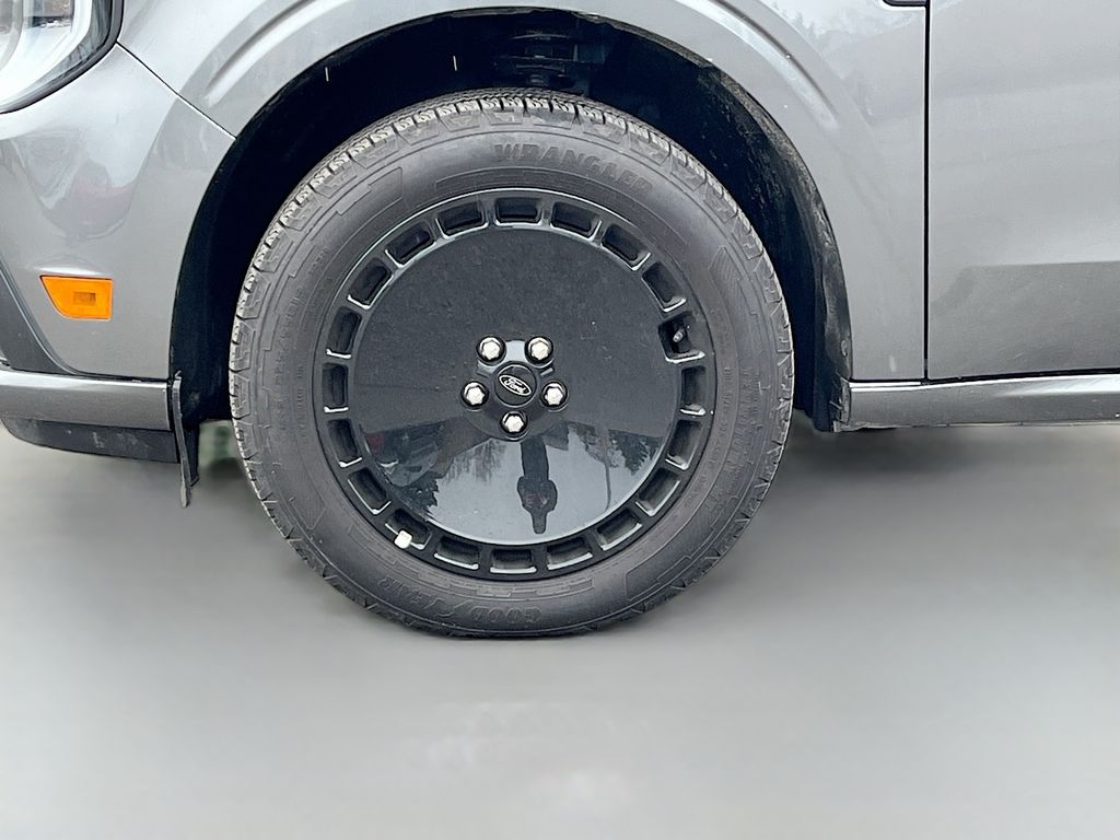 Used 2025 Gray Ford Lobo Standard image 27