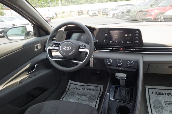 New 2026 White Hyundai SE image 19