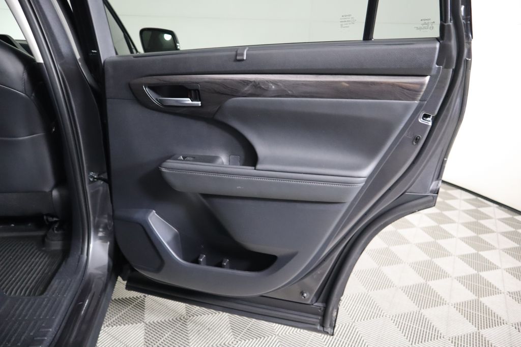2024 Toyota Highlander Limited 27