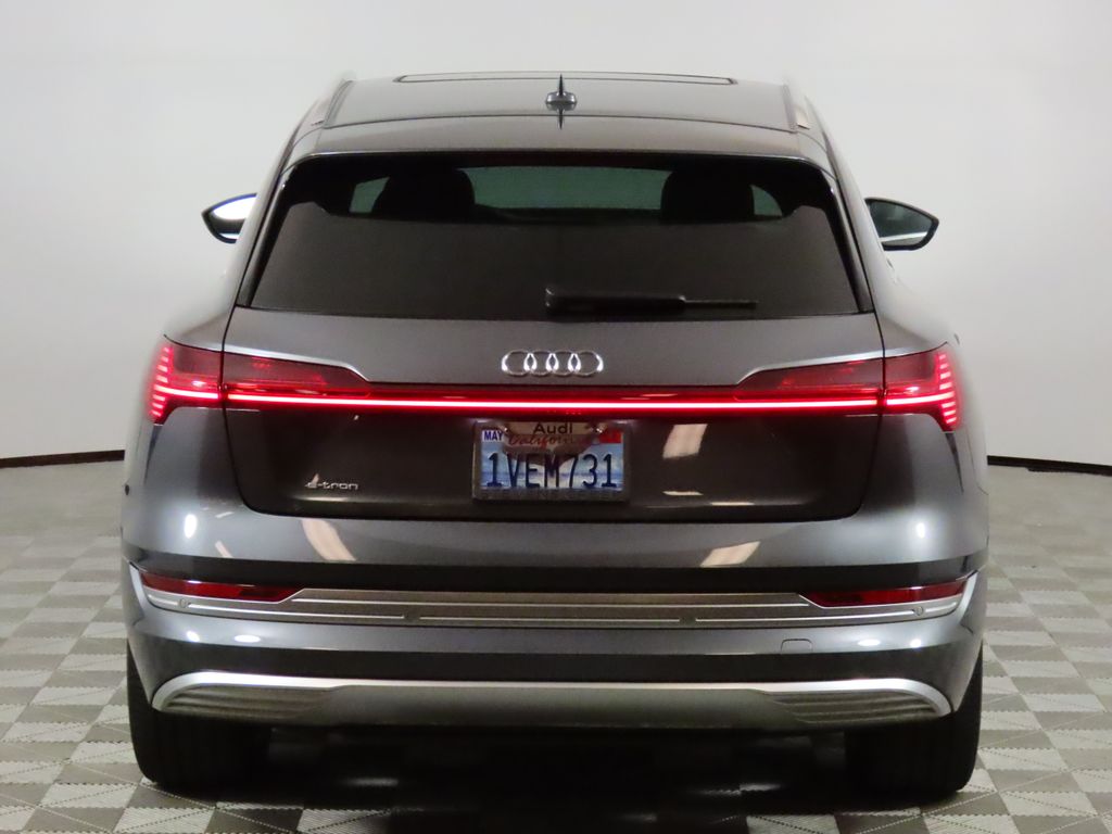 Thumbnail: 2019 Audi e-tron - 4