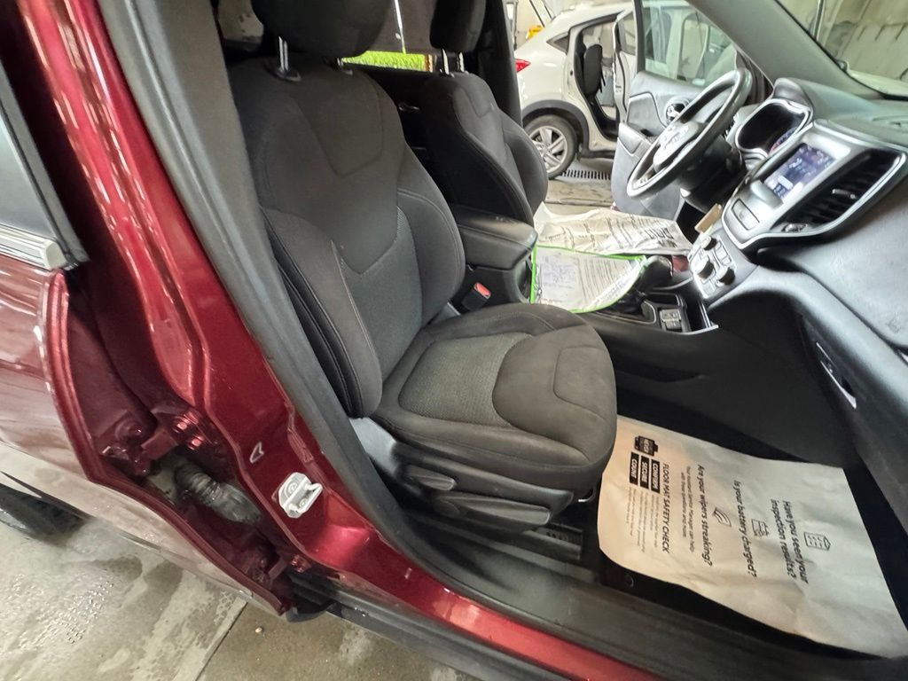 Used 2019 Jeep Cherokee SUV