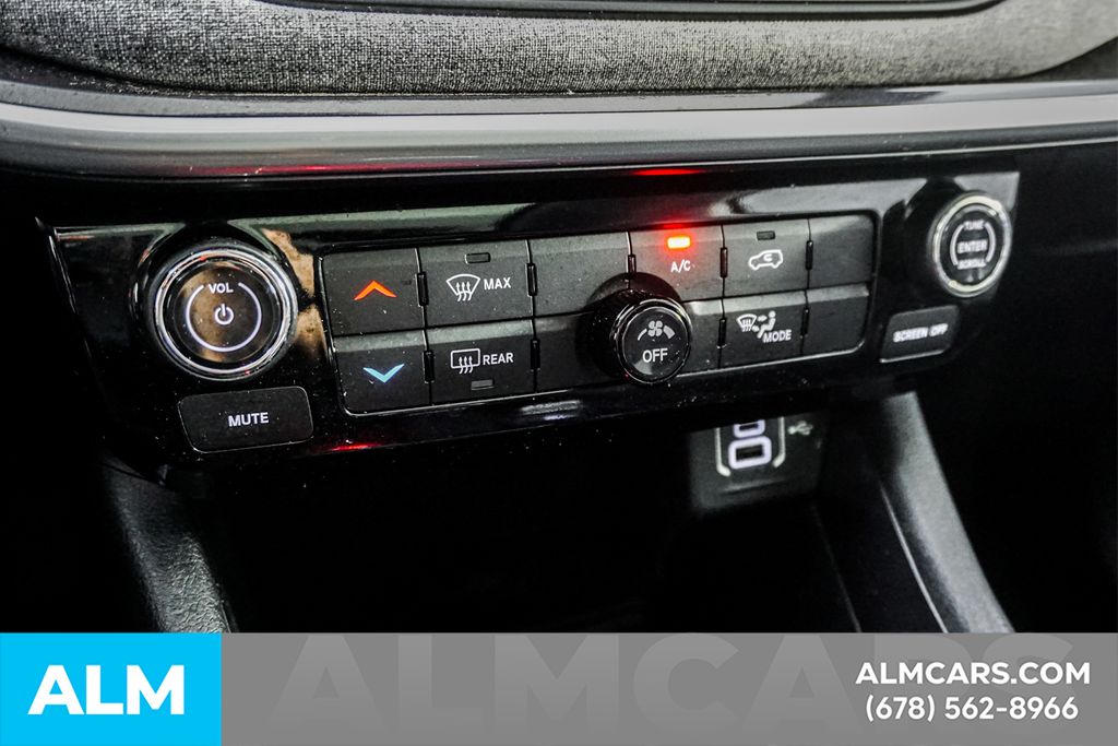 Used 2022 Red Jeep Latitude Lux image 40