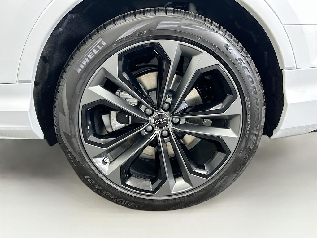 Thumbnail: 2026 Audi Q7 - 31