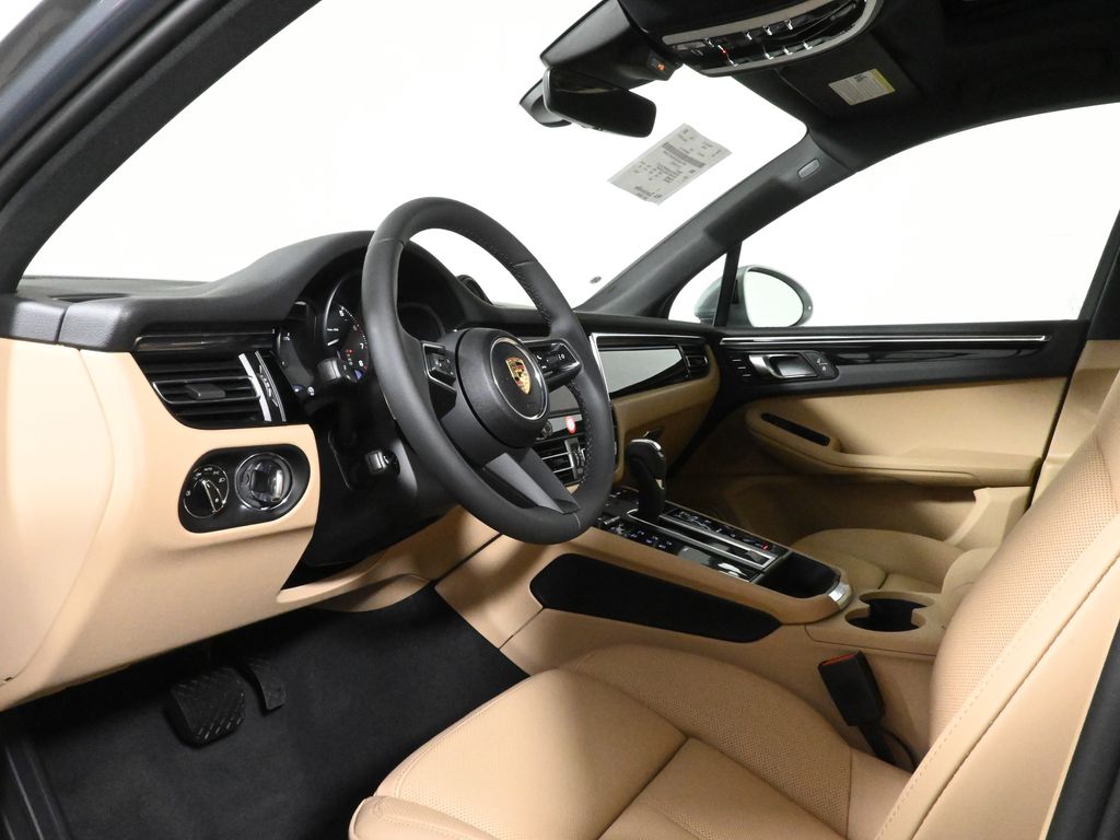 Thumbnail: 2025 Porsche Macan - 4
