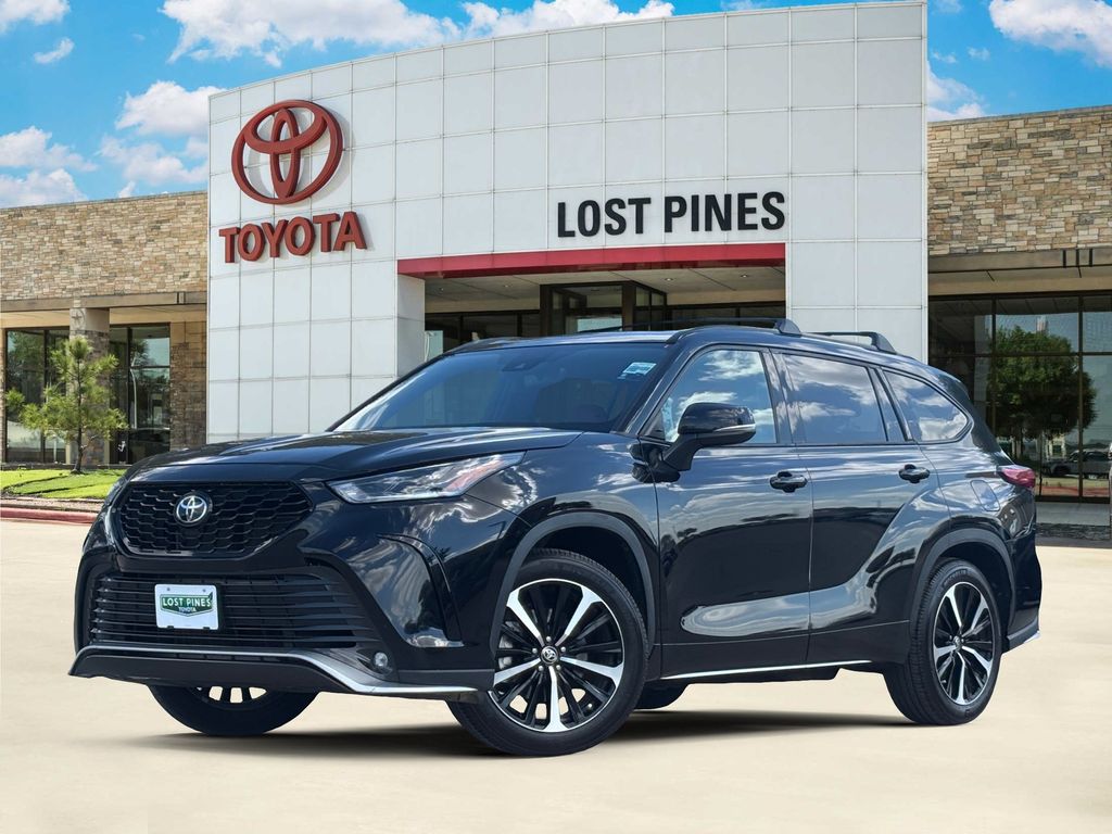 Midnight Black Metallic 2022 Toyota Highlander XSE FWD SUV / Crossover Front-Wheel Drive 8-Speed Automatic