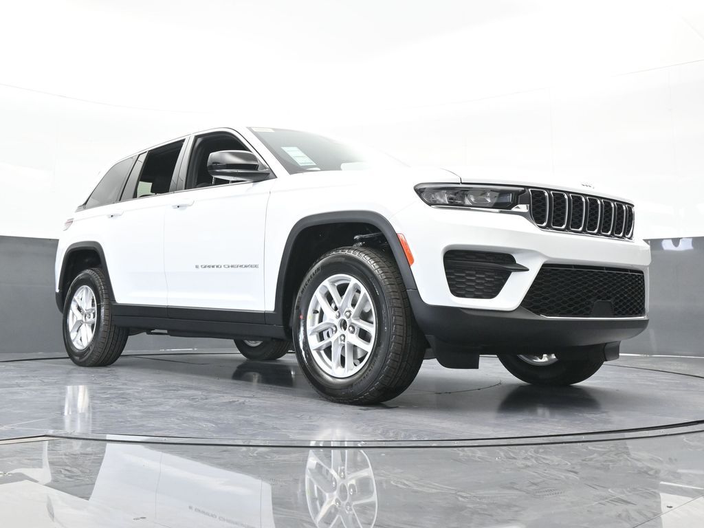 New 2026 Bright White Clearcoat Jeep Laredo image 59