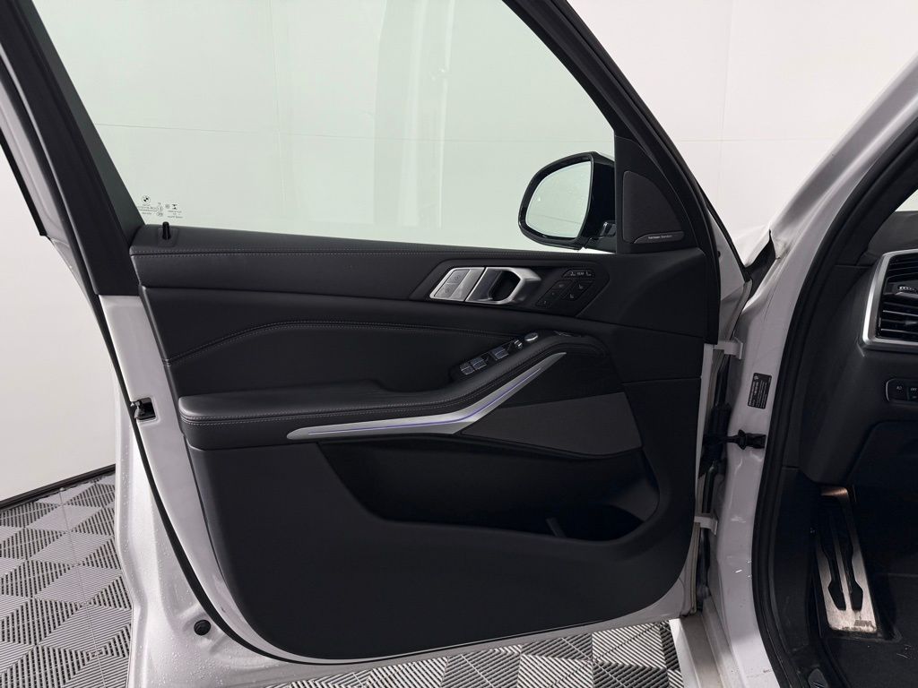 Thumbnail: 2022 BMW X7 - 13
