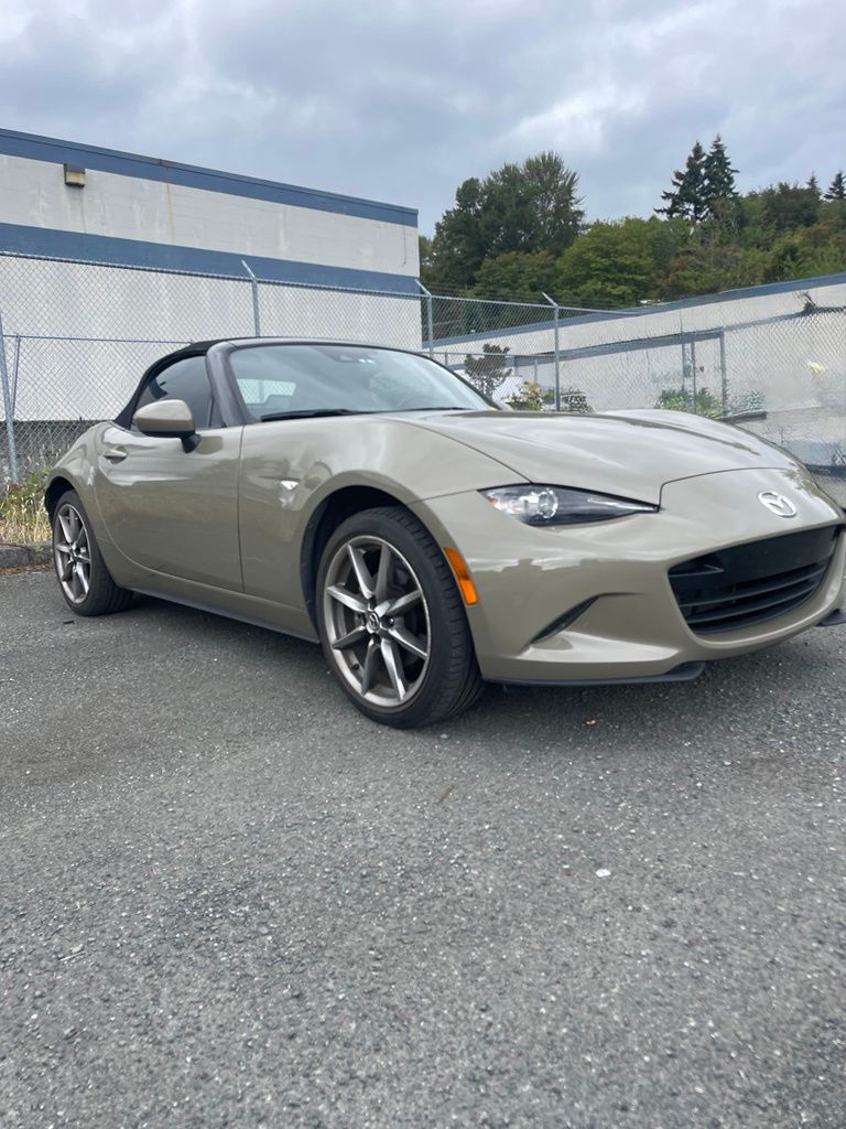 Zircon 2023 Mazda MX-5 Miata Convertible Rear-Wheel Drive 6-Speed Manual