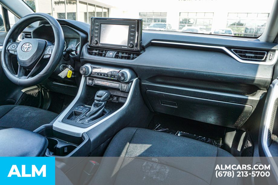 2021 Toyota RAV4 LE - Photo 25