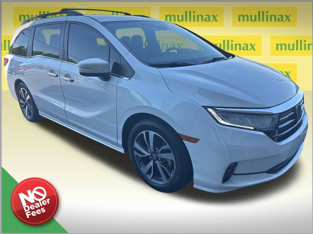 White 2021 Honda Odyssey Touring FWD Minivan Front-Wheel Drive Automatic