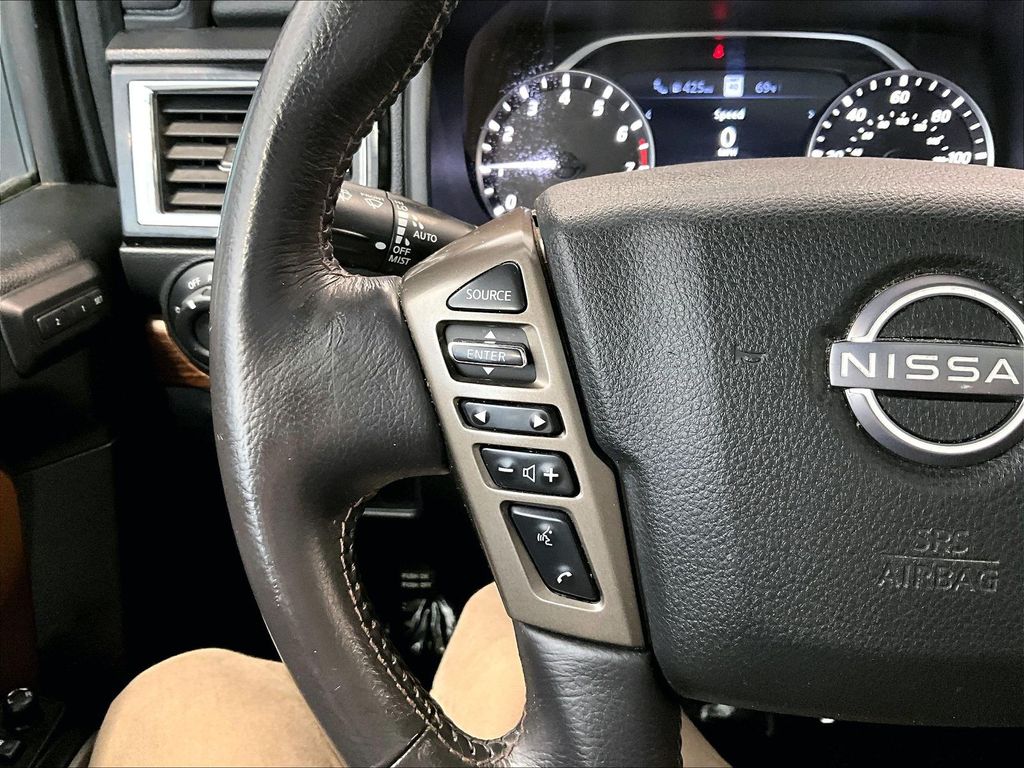 2024 Nissan Titan — photo 19
