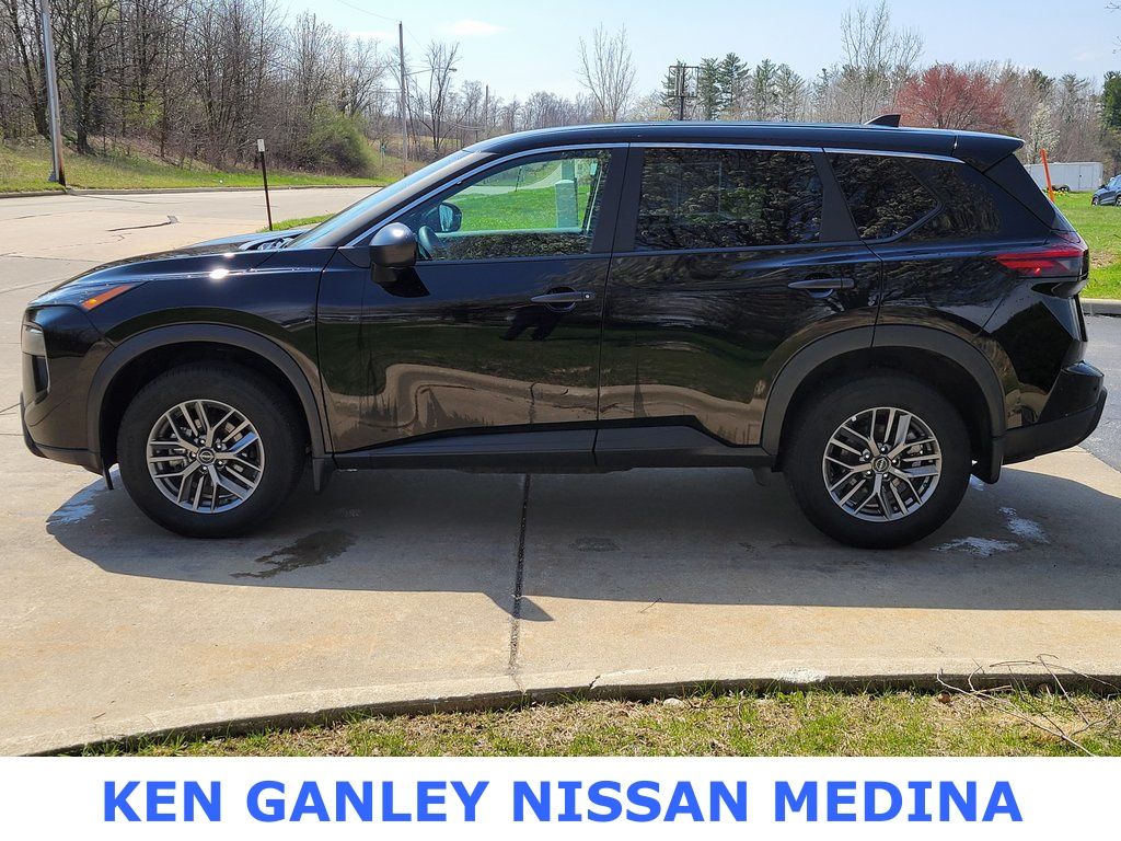 2025 Nissan Rogue S photo