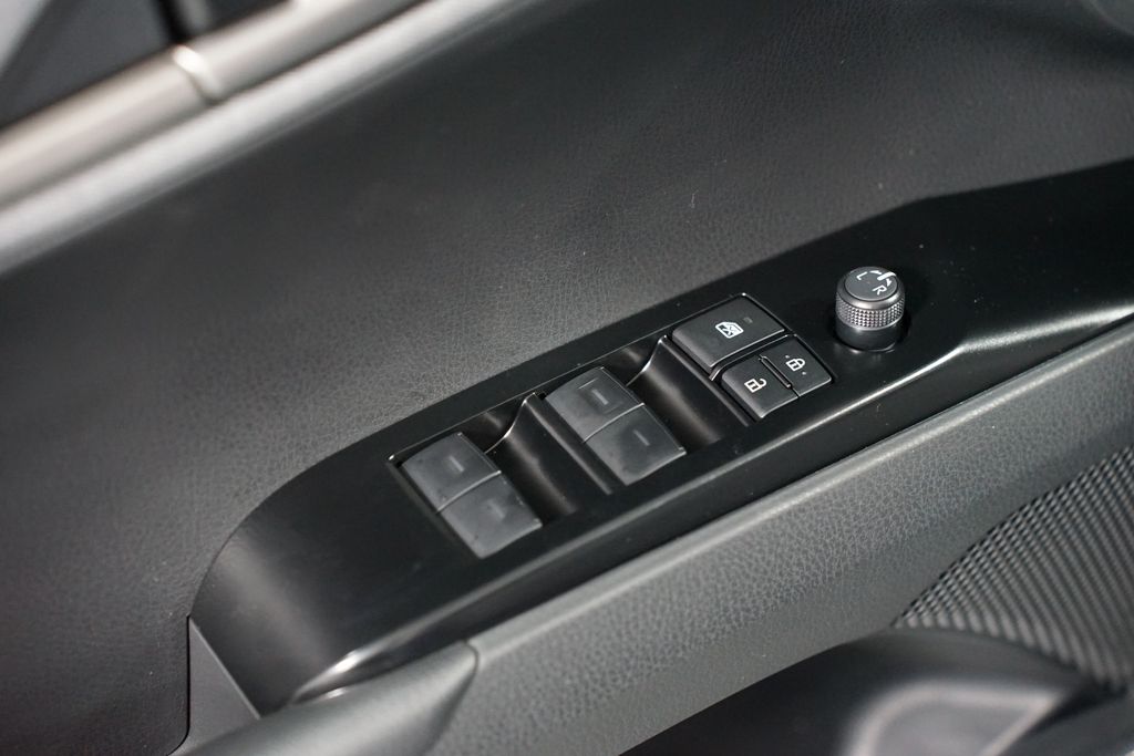 Thumbnail: 2025 Toyota Camry - 31