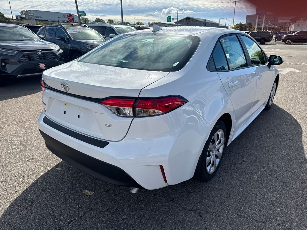 2025 Toyota Corolla LE photo 7