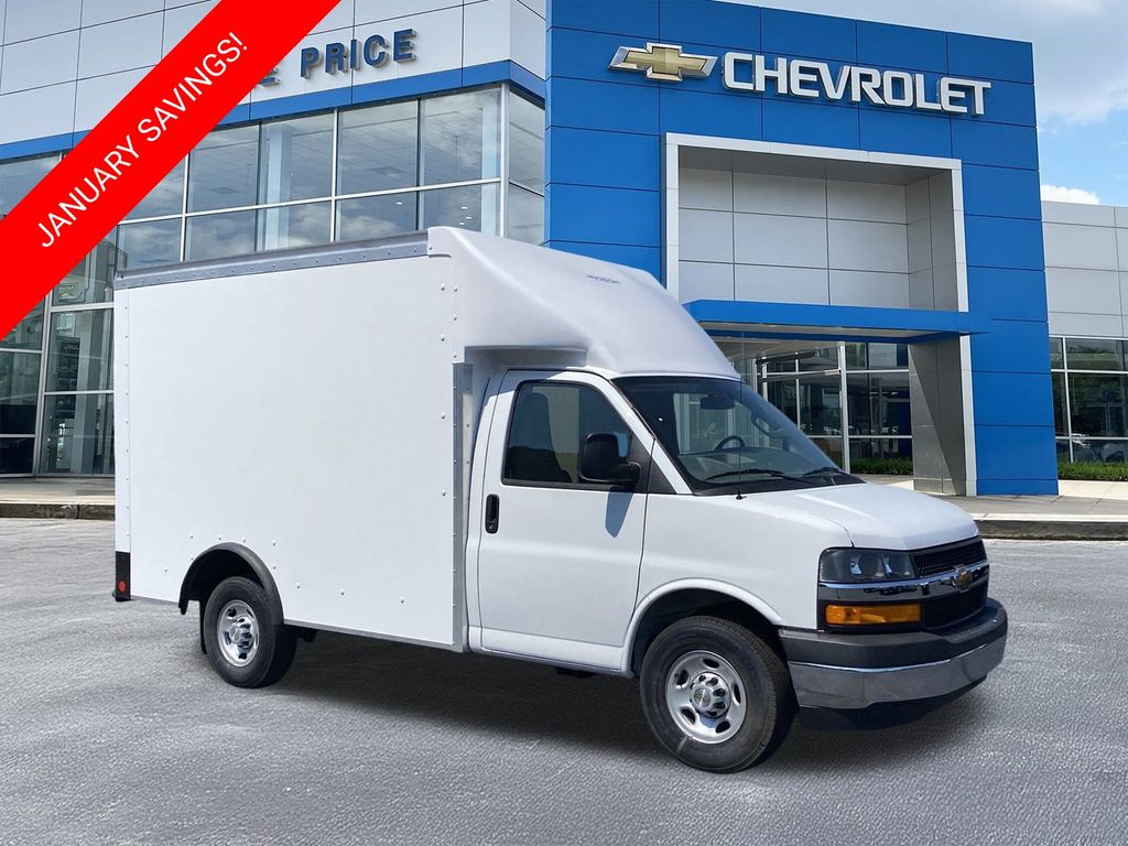 2025 Chevrolet Express Base's photo