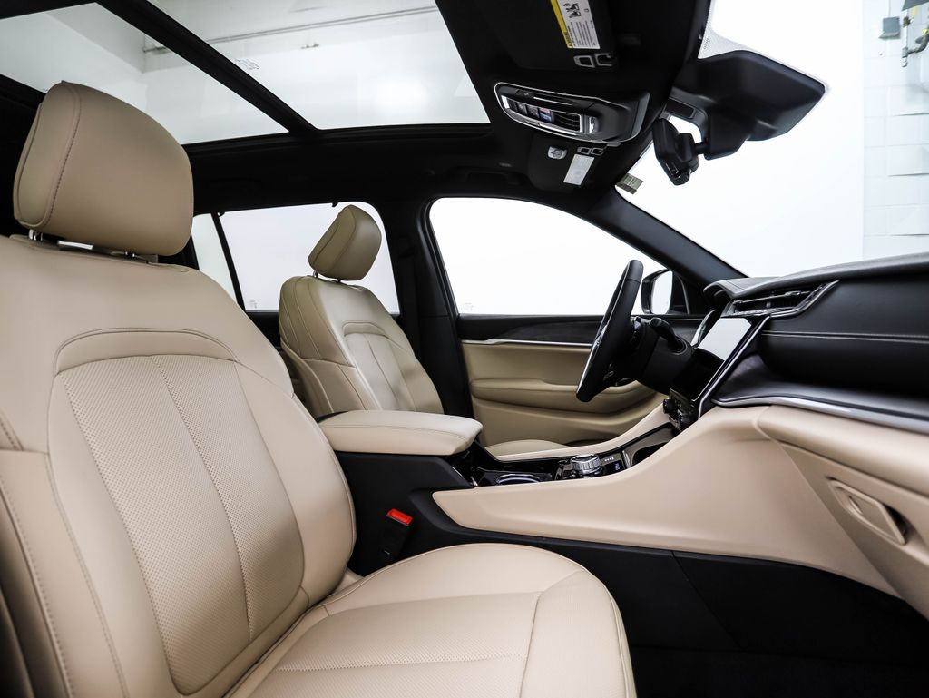 2023 Jeep Grand Cherokee L Limited Edition 31