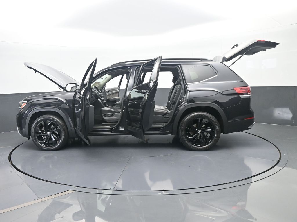 Used 2022 Deep Black Volkswagen 3.6L V6 SE w/Technology image 75