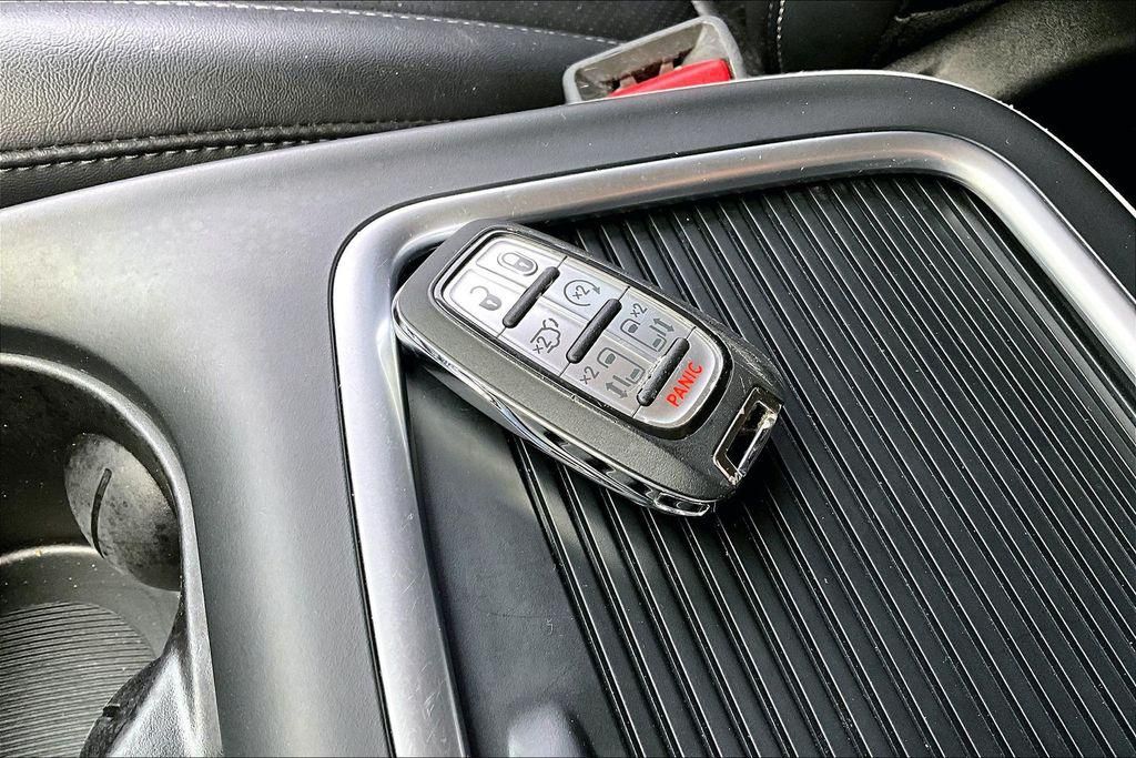 2024 Chrysler Pacifica Touring L - 10
