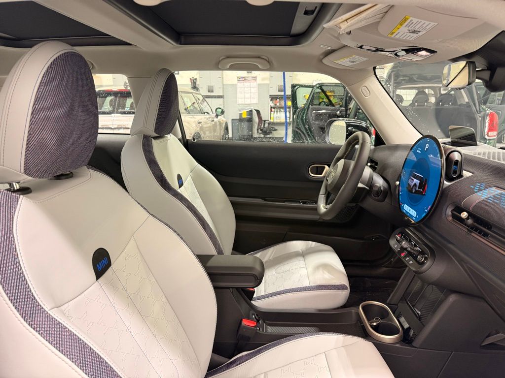 Thumbnail: 2025 MINI Cooper - 23