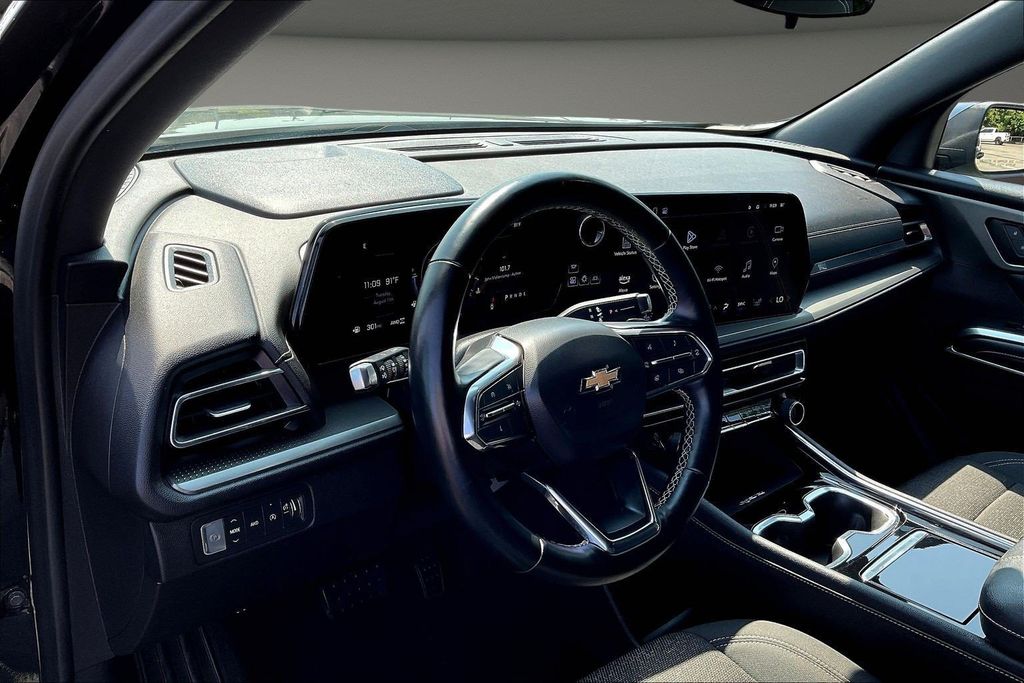 Used 2024 Chevrolet Traverse SUV