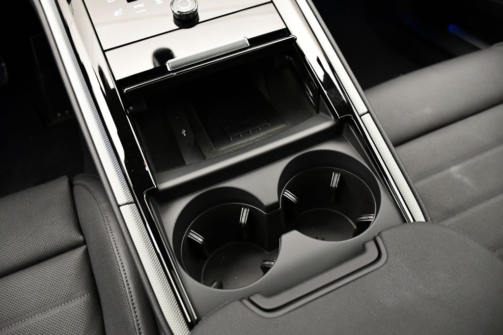 Thumbnail: 2026 Porsche Panamera - 31