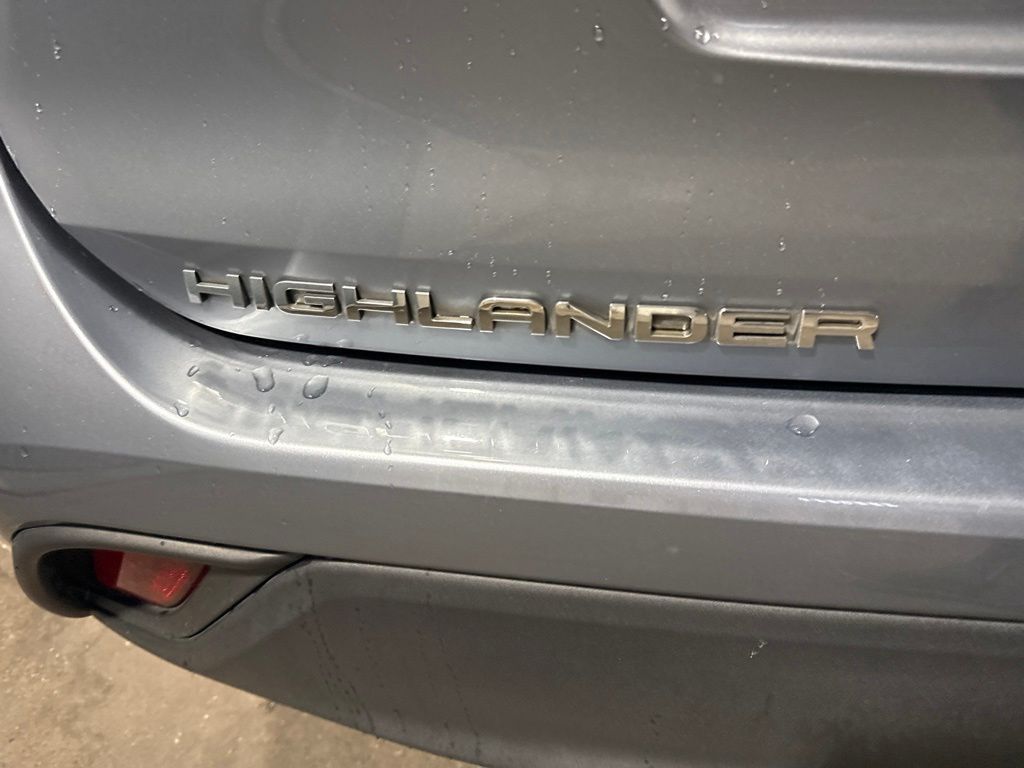 Thumbnail: 2021 Toyota Highlander - 23
