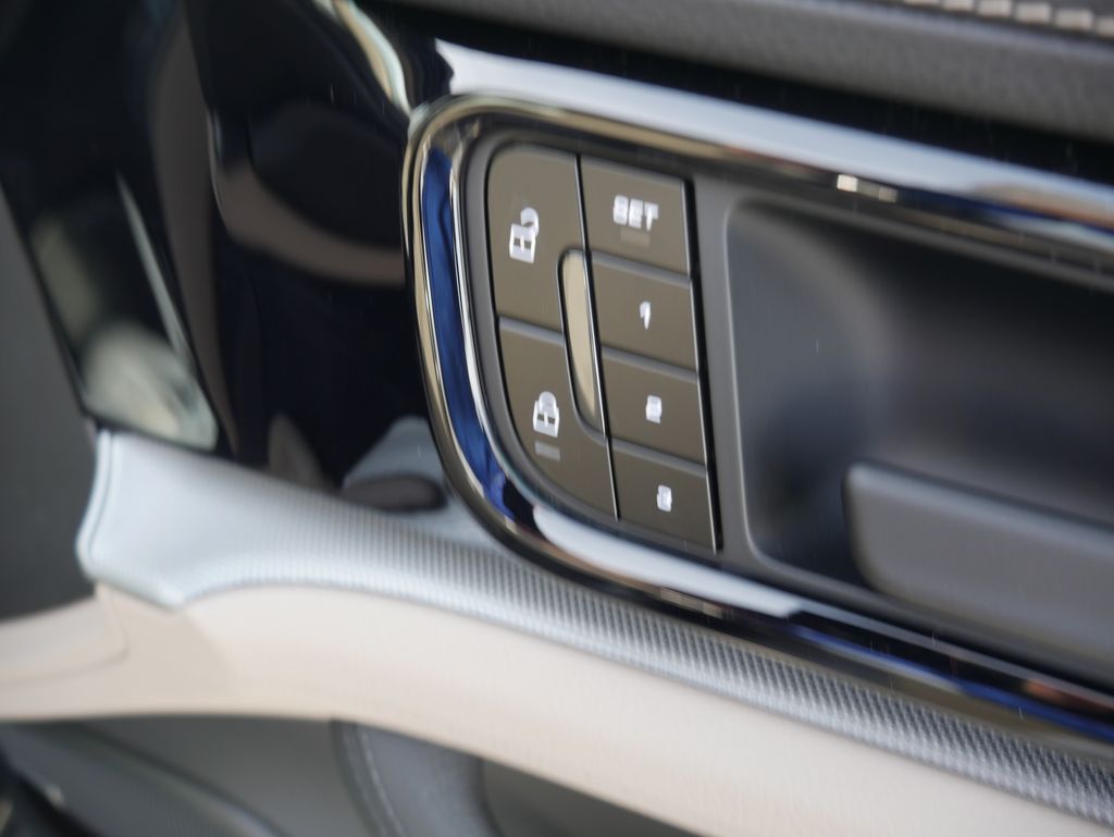 Thumbnail: 2026 Porsche Panamera - 27