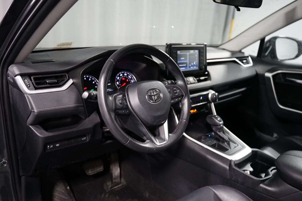 2019 Toyota RAV4 XLE Premium 7