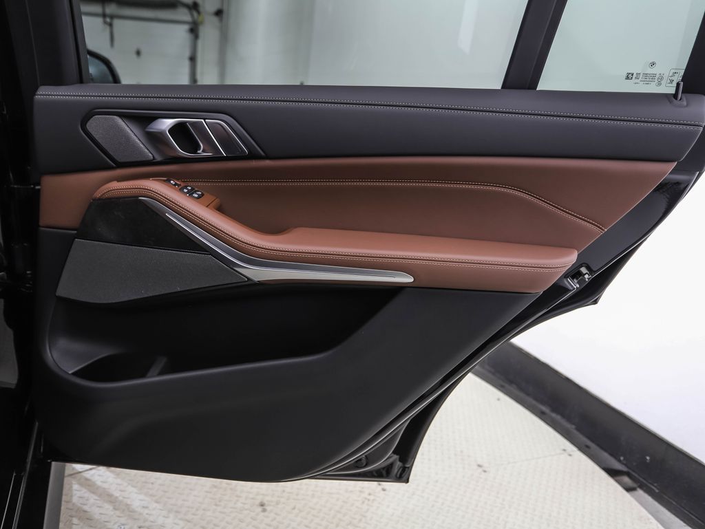 Thumbnail: 2026 BMW X7 - 31