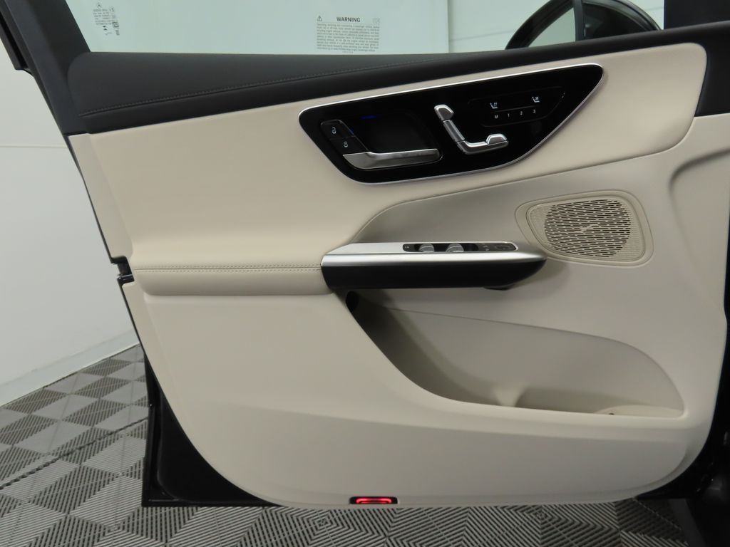 2024 Mercedes-Benz GLC 300 24