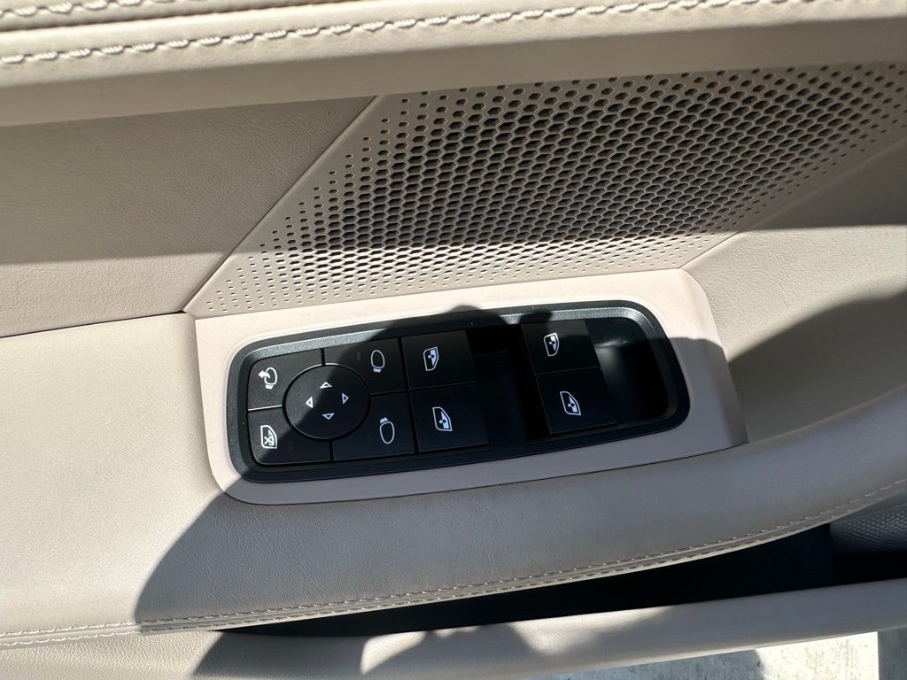 Thumbnail: 2026 Porsche Taycan - 21