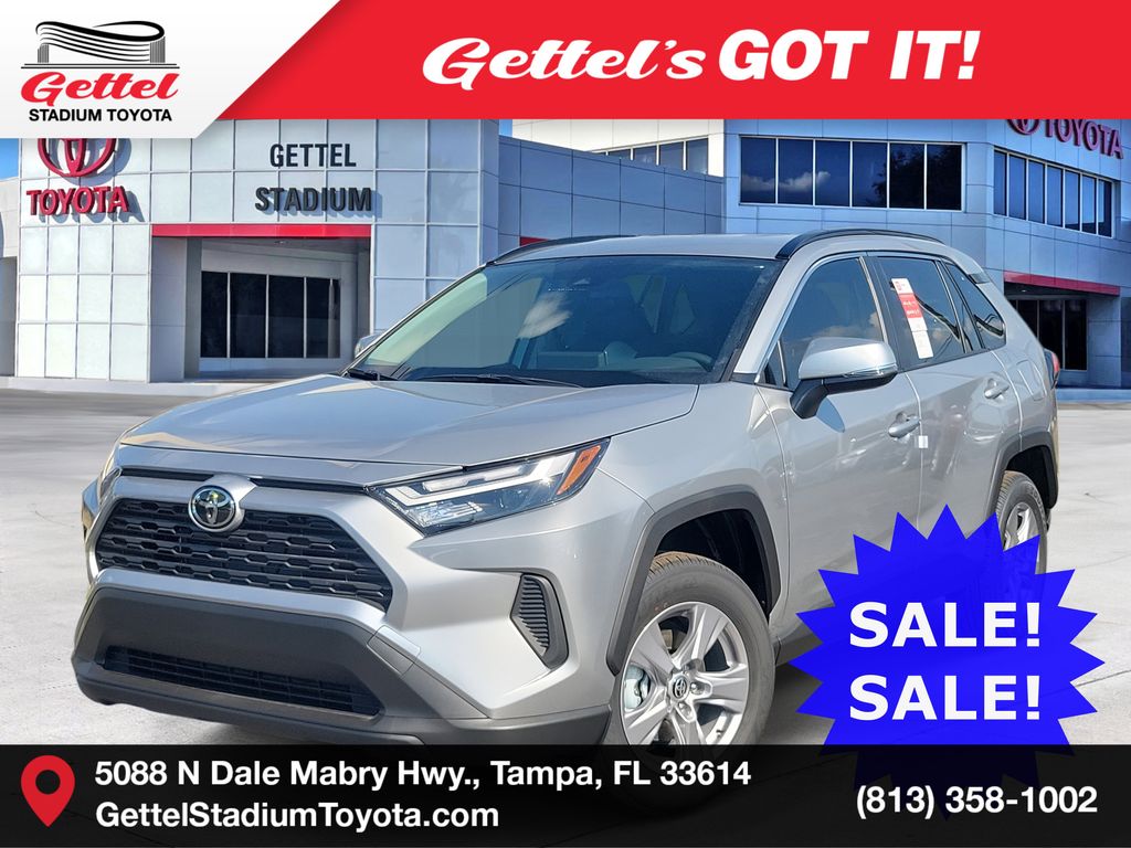 2025 Toyota RAV4 XLE's photo