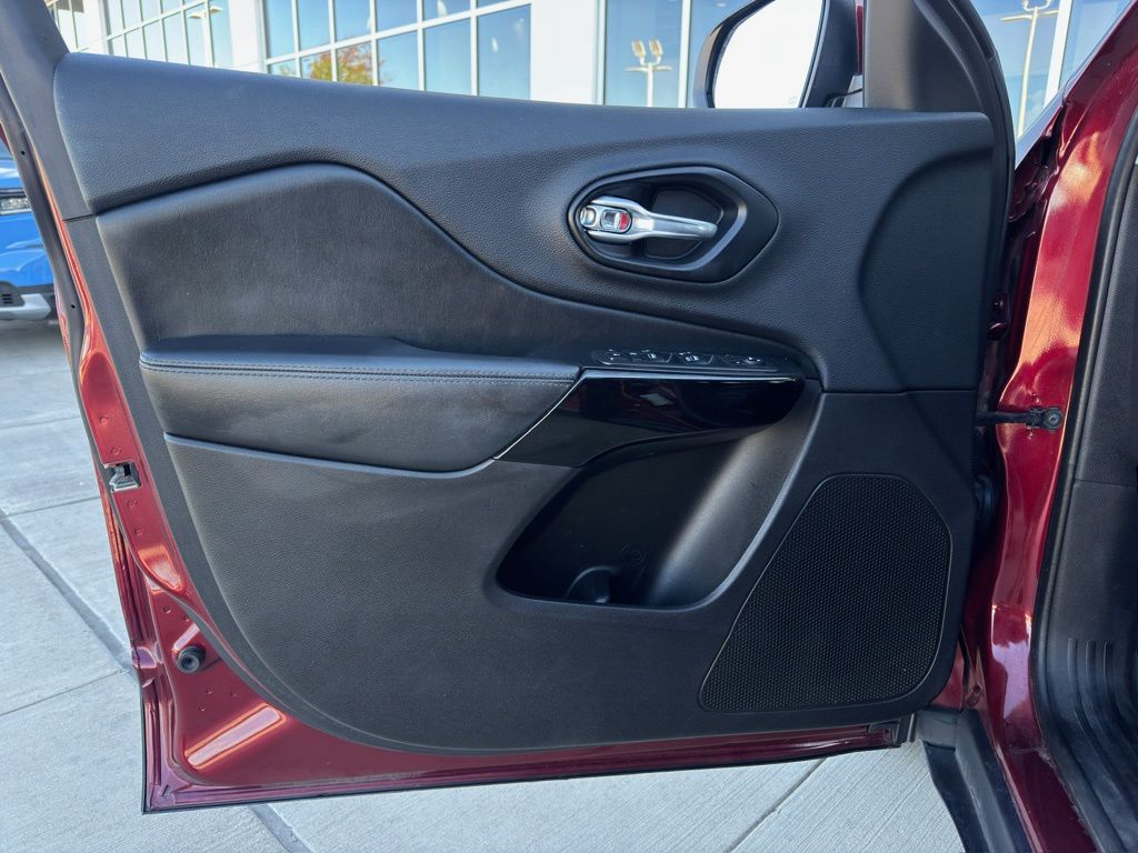 2019 Jeep Cherokee Altitude Red at Durrett Motor Company