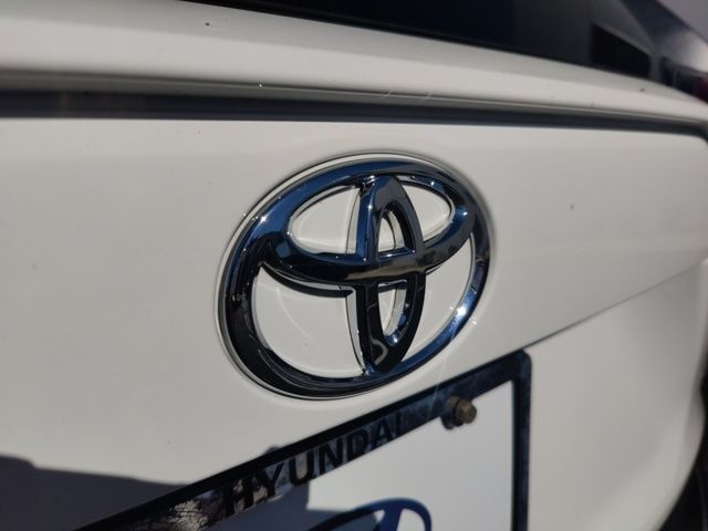 2021 Toyota RAV4 LE 13