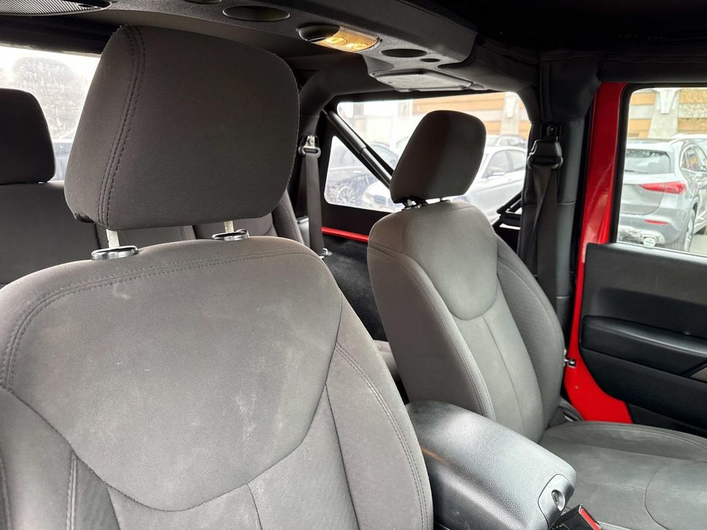 Thumbnail: 2016 Jeep Wrangler - 23