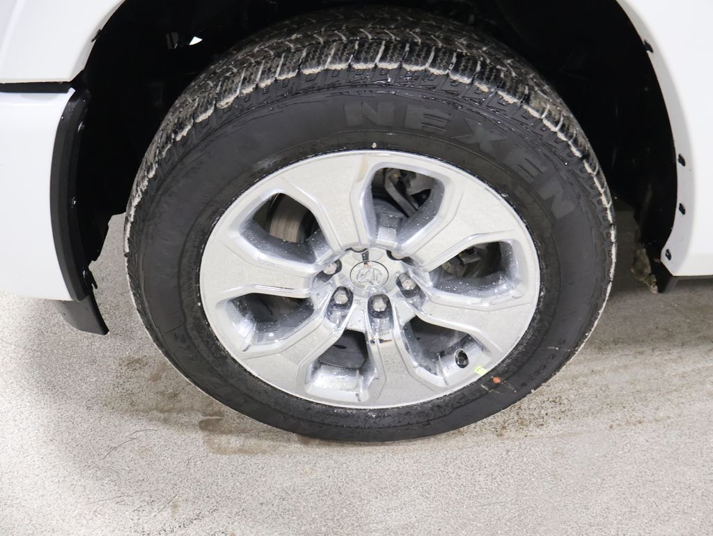 View vehicle photo 7