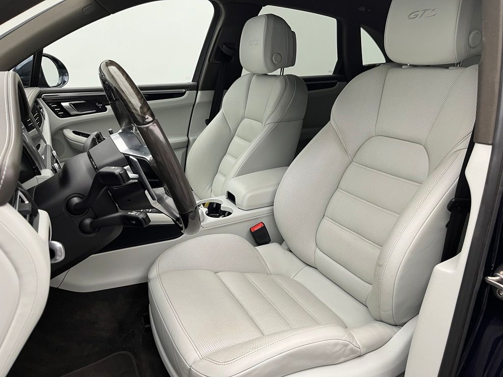 Thumbnail: 2021 Porsche Macan - 5
