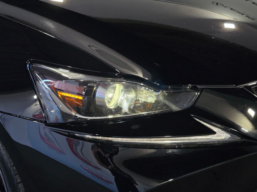 Thumbnail: 2019 Lexus IS - 5