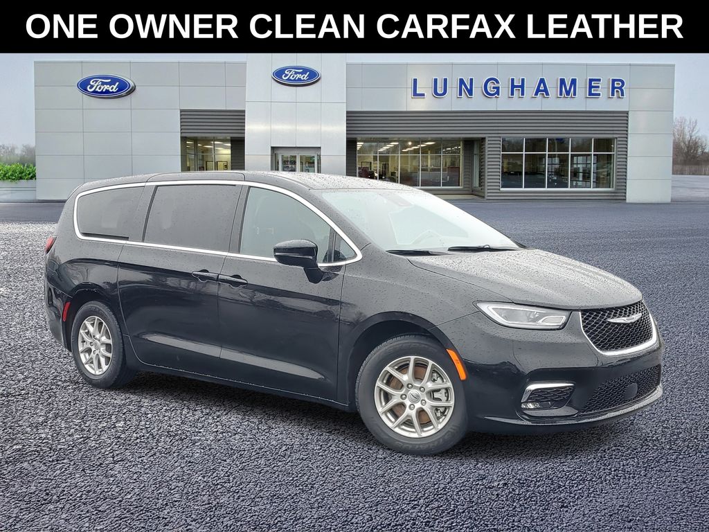 Diamond Black Crystal Pearlcoat 2025 Chrysler Pacifica Minivan Front-Wheel Drive 9-Speed Automatic